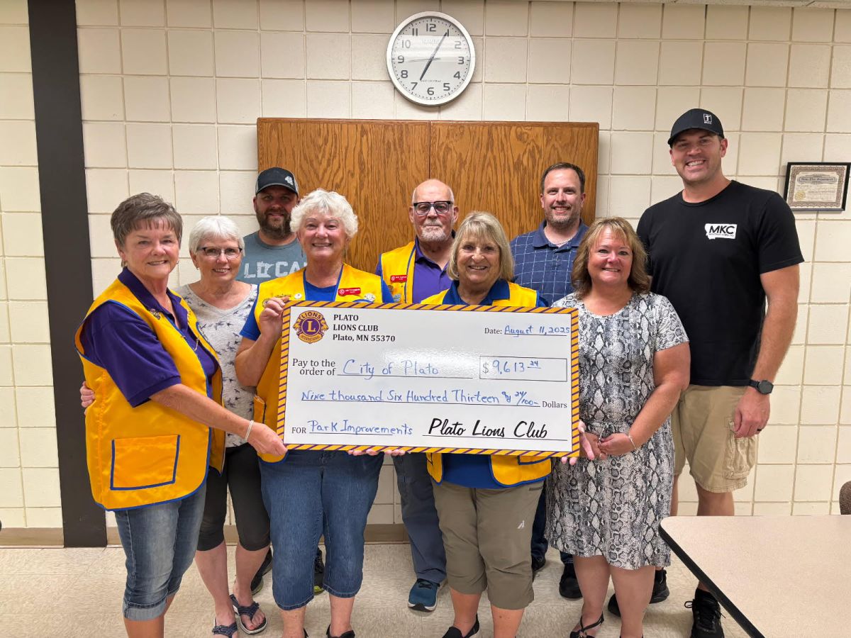 Lions and City Council Photo with Check